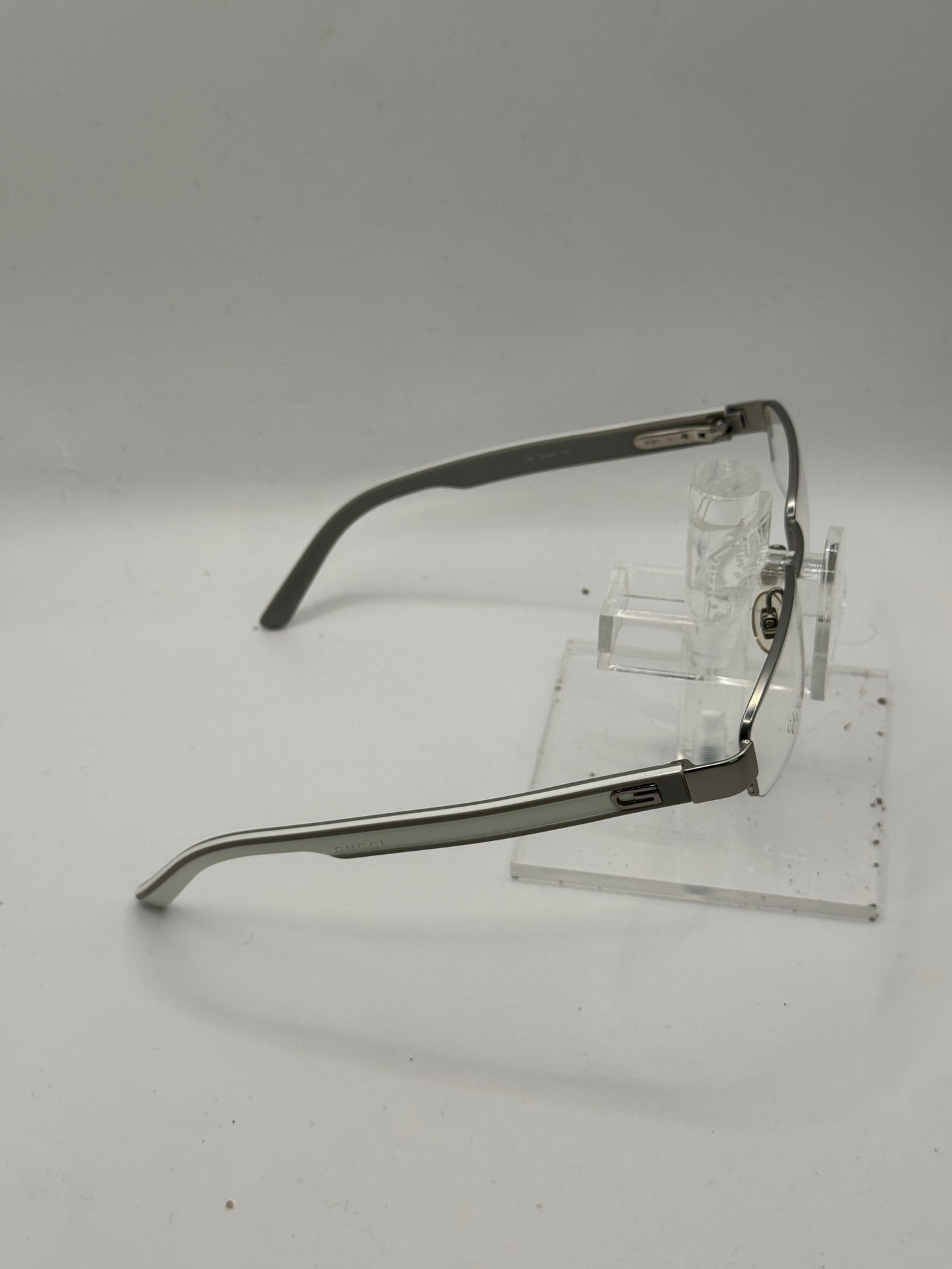 Gucci 1843 Eyeglasses in color Gsu00
