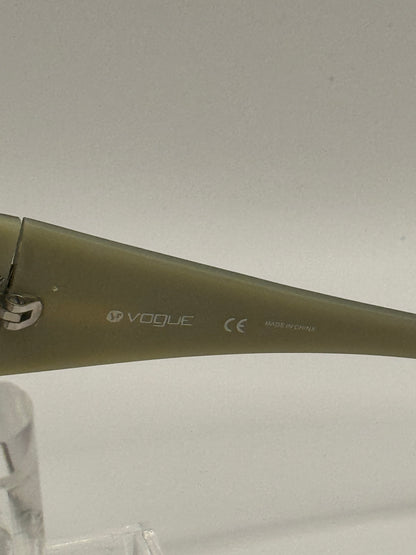 Vogue 2515b Sunglasses in color 158211