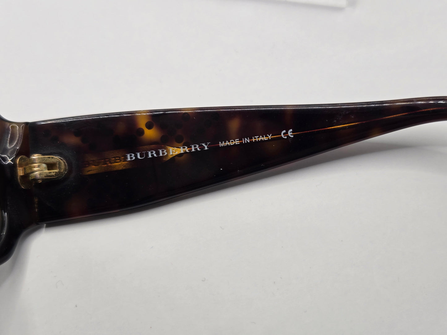 Burberry 4040b Sunglasses in color 300273