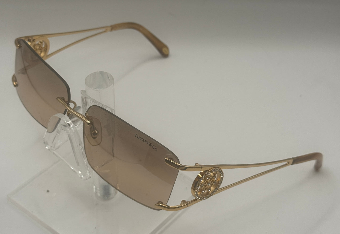 Tiffany 3005b Sunglasses in color 60023d