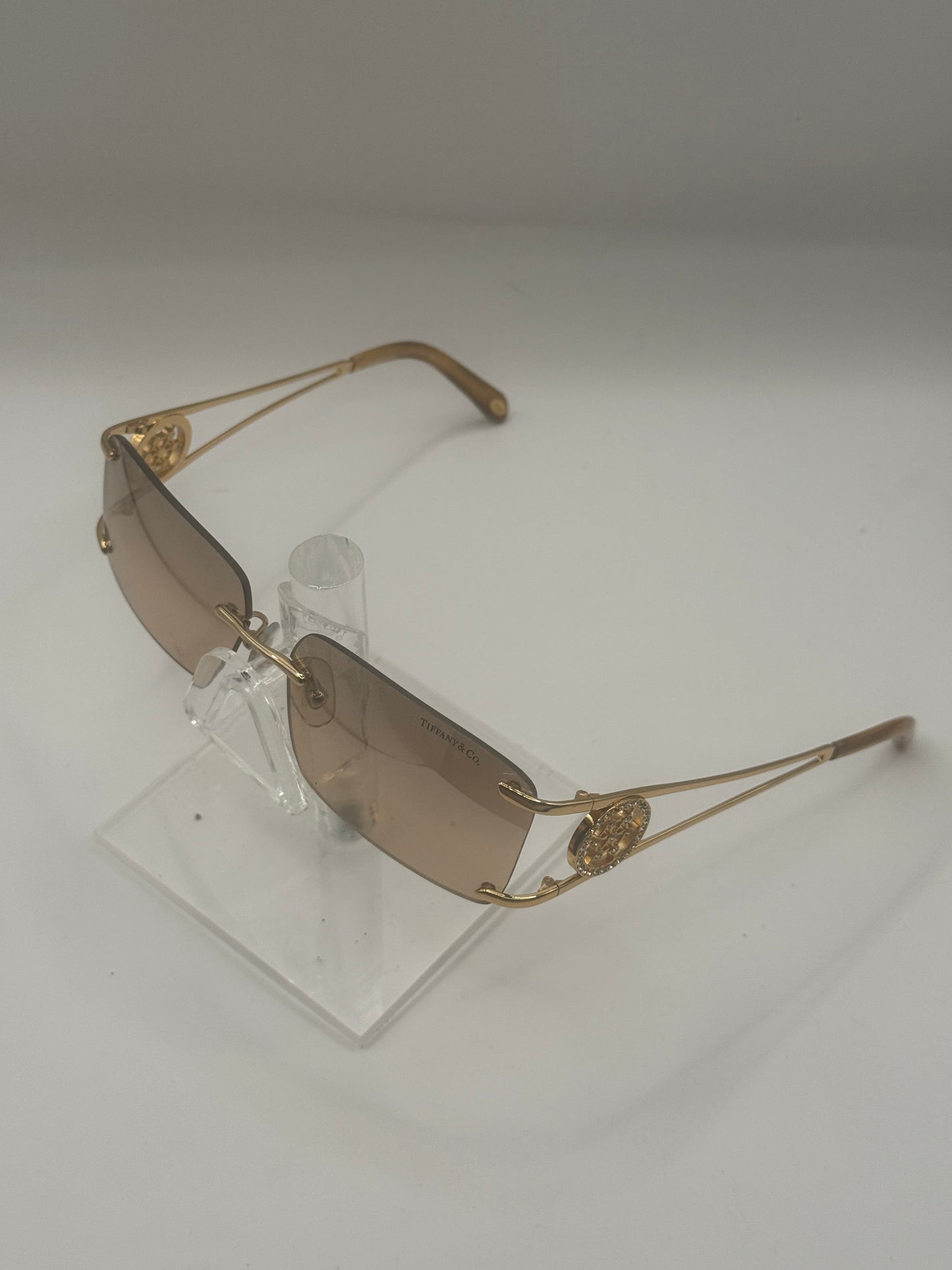 Tiffany 3005b Sunglasses in color 60023d