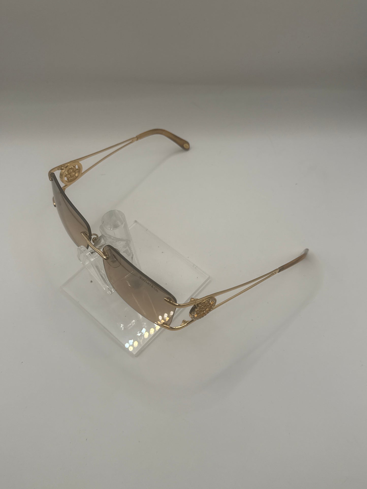 Tiffany 3005b Sunglasses in color 60023d