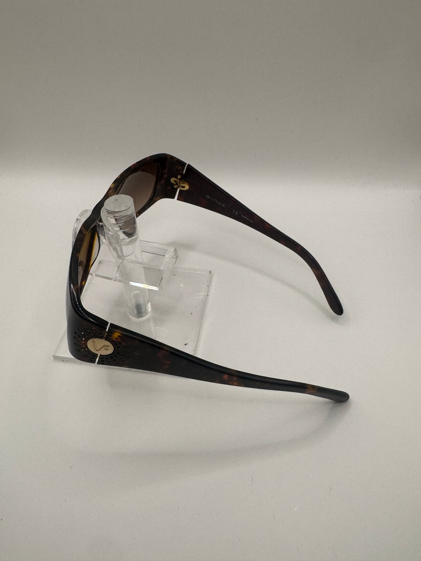 Vogue 2515b Sunglasses in color W65613