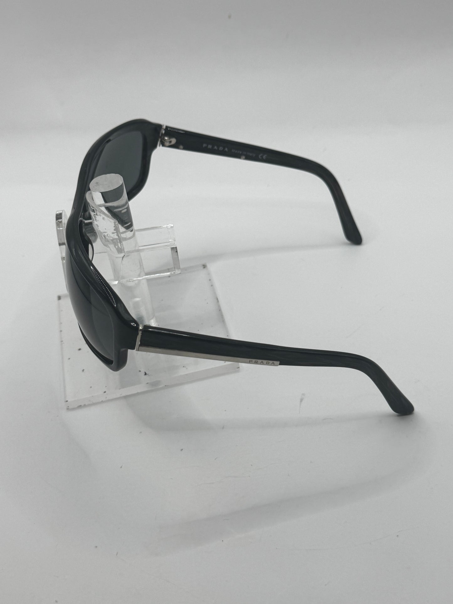 Prada Spr02i Sunglasses in color 8aw1a1