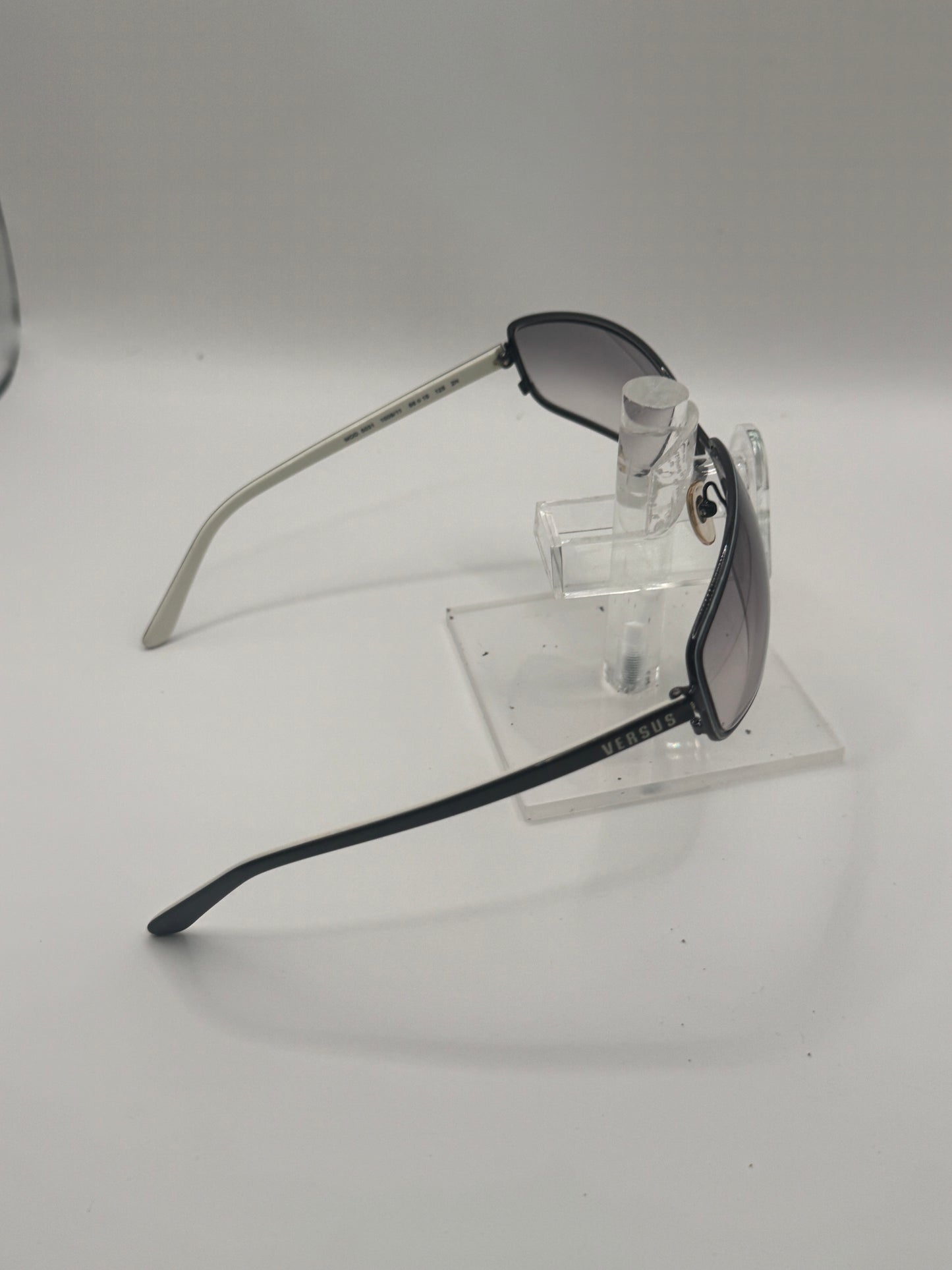 Versus 5031 Sunglasses in color 100911