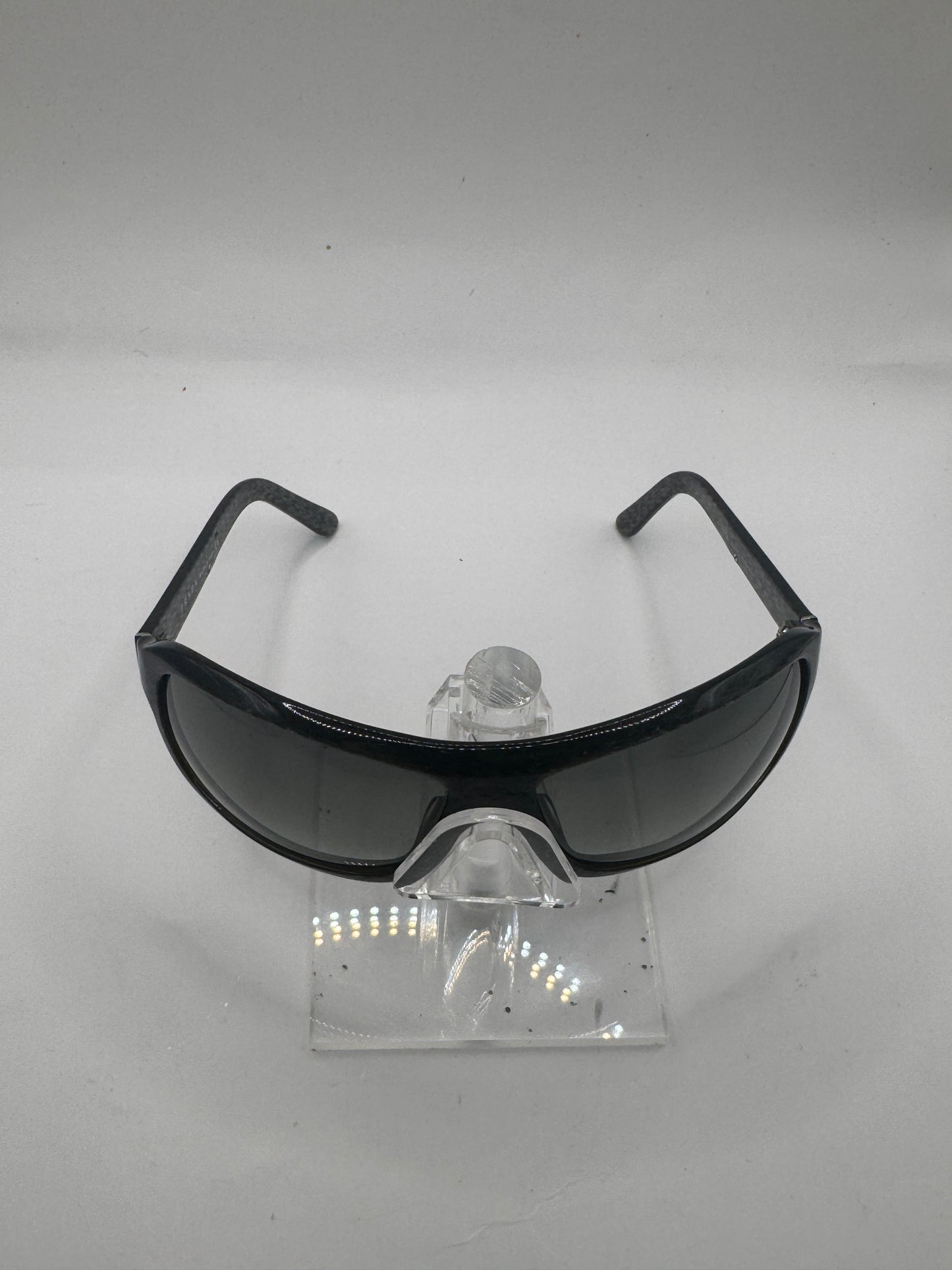 Prada Spr02i Sunglasses in color 7ns3m1