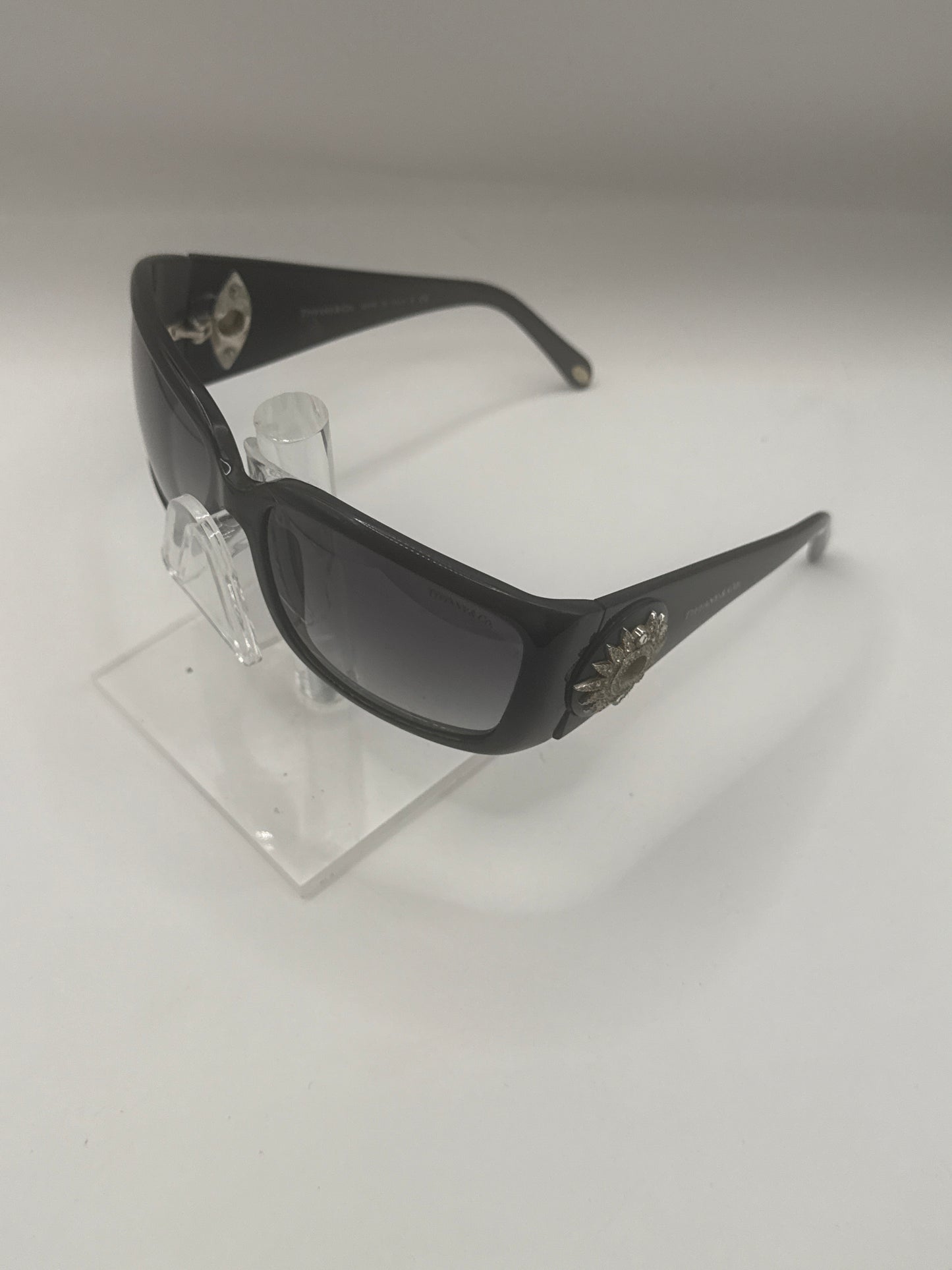 Tiffany 4017b Sunglasses in color 80013c