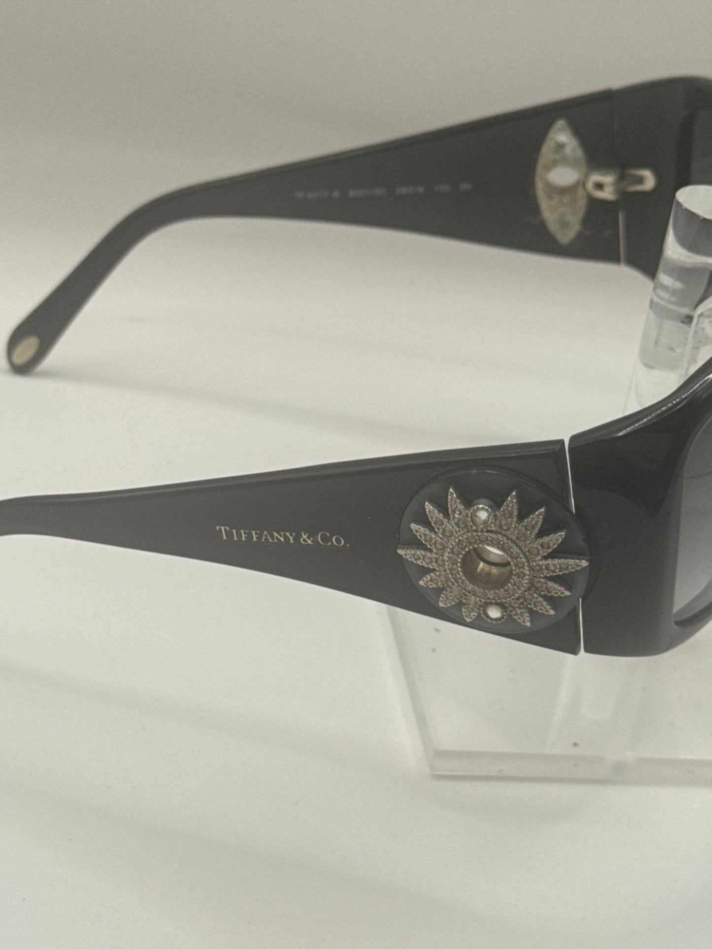 Tiffany 4017b Sunglasses in color 80013c