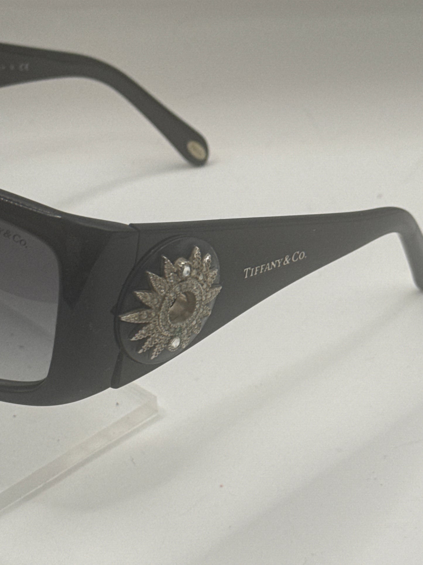 Tiffany 4017b Sunglasses in color 80013c