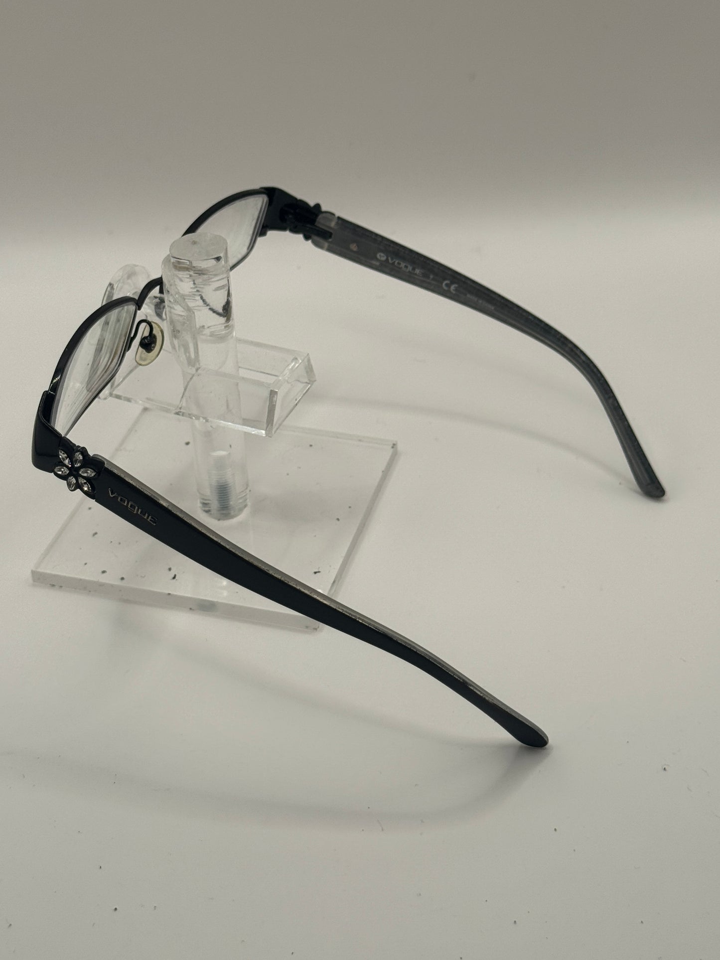 Vogue 3659b Eyeglasses in color 352