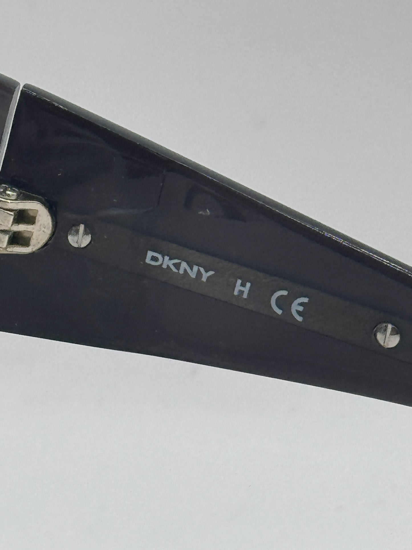 Dkny 4035 Sunglasses in color 329911