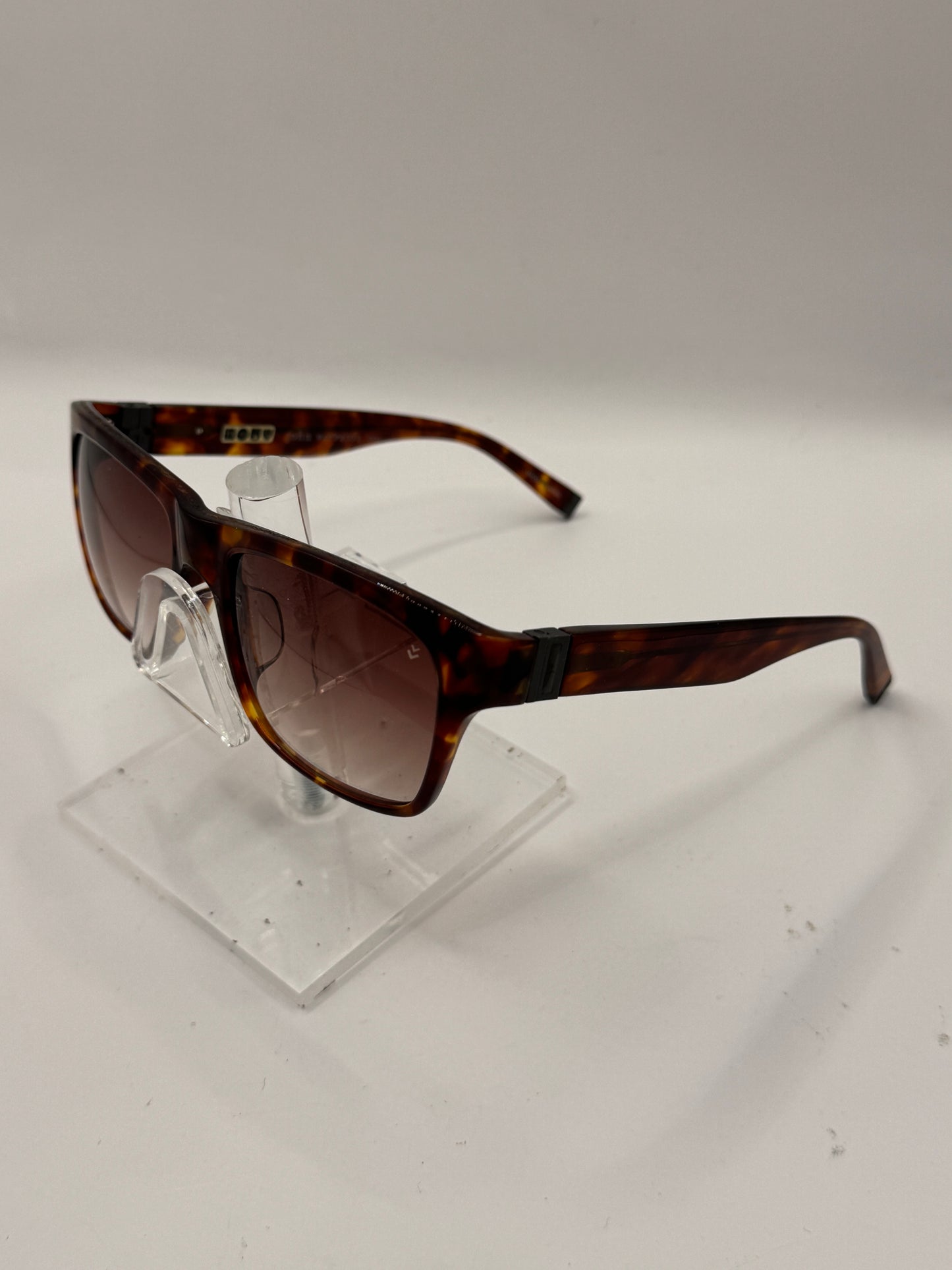 John Varvatos V768 Sunglasses in color Tortoise