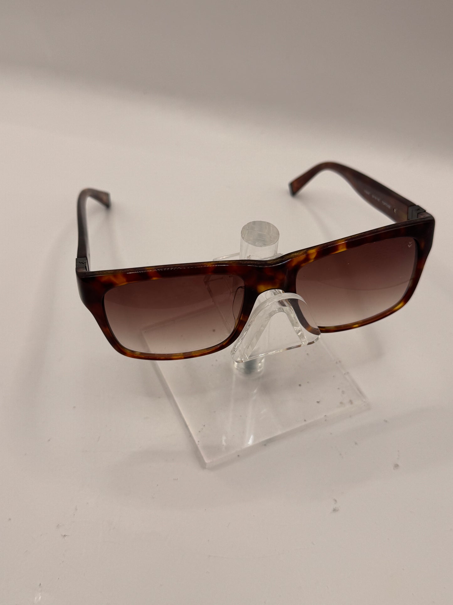John Varvatos V768 Sunglasses in color Tortoise