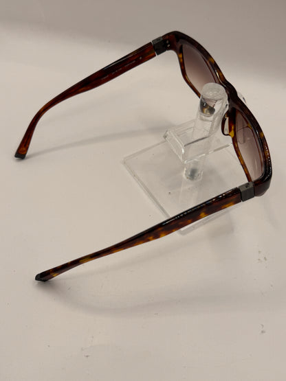 John Varvatos V768 Sunglasses in color Tortoise