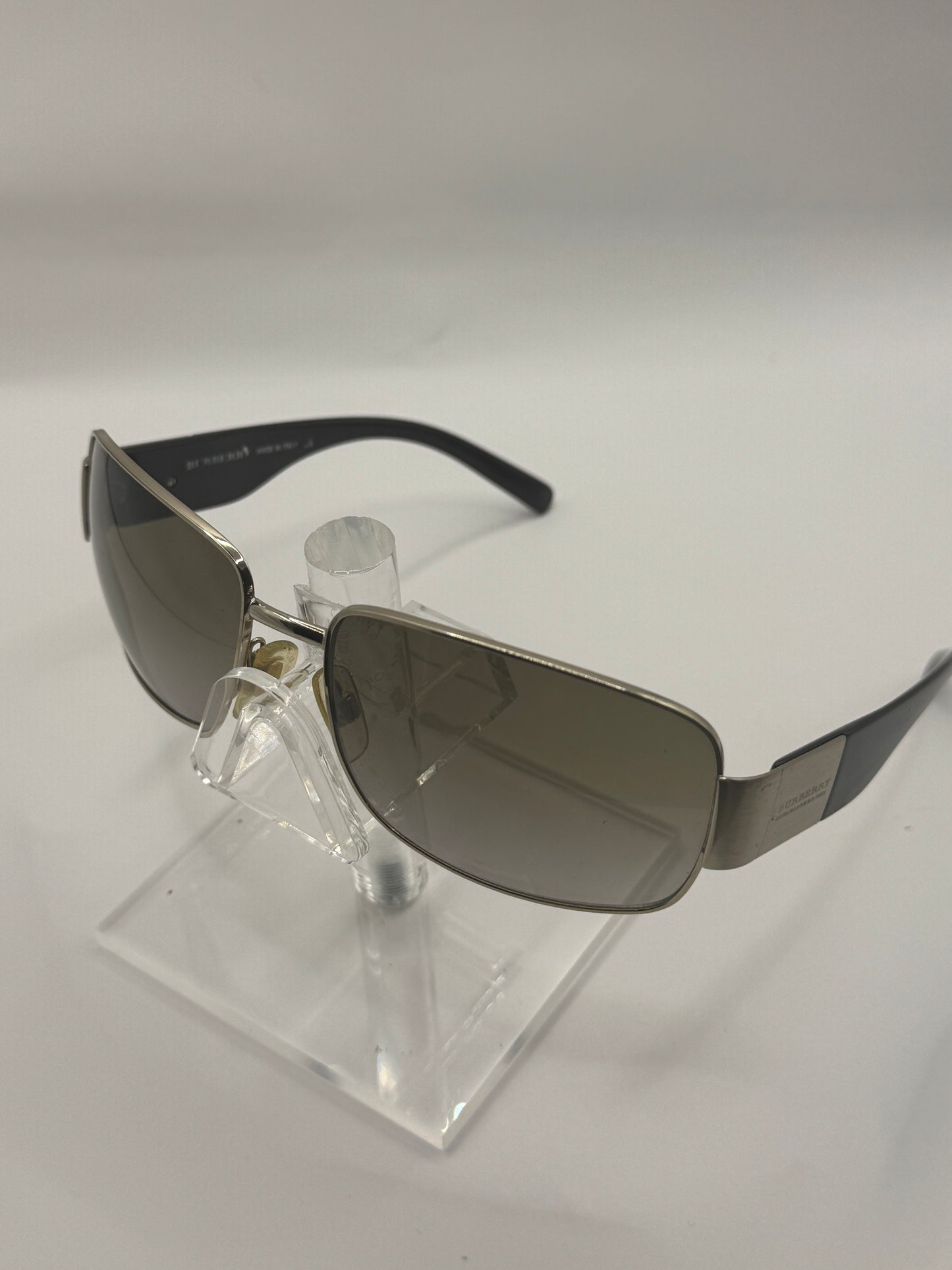 Burberry 3025 Sunglasses in color 100213