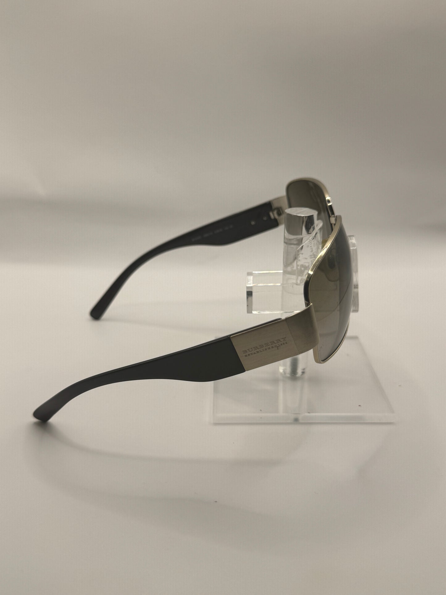 Burberry 3025 Sunglasses in color 100213