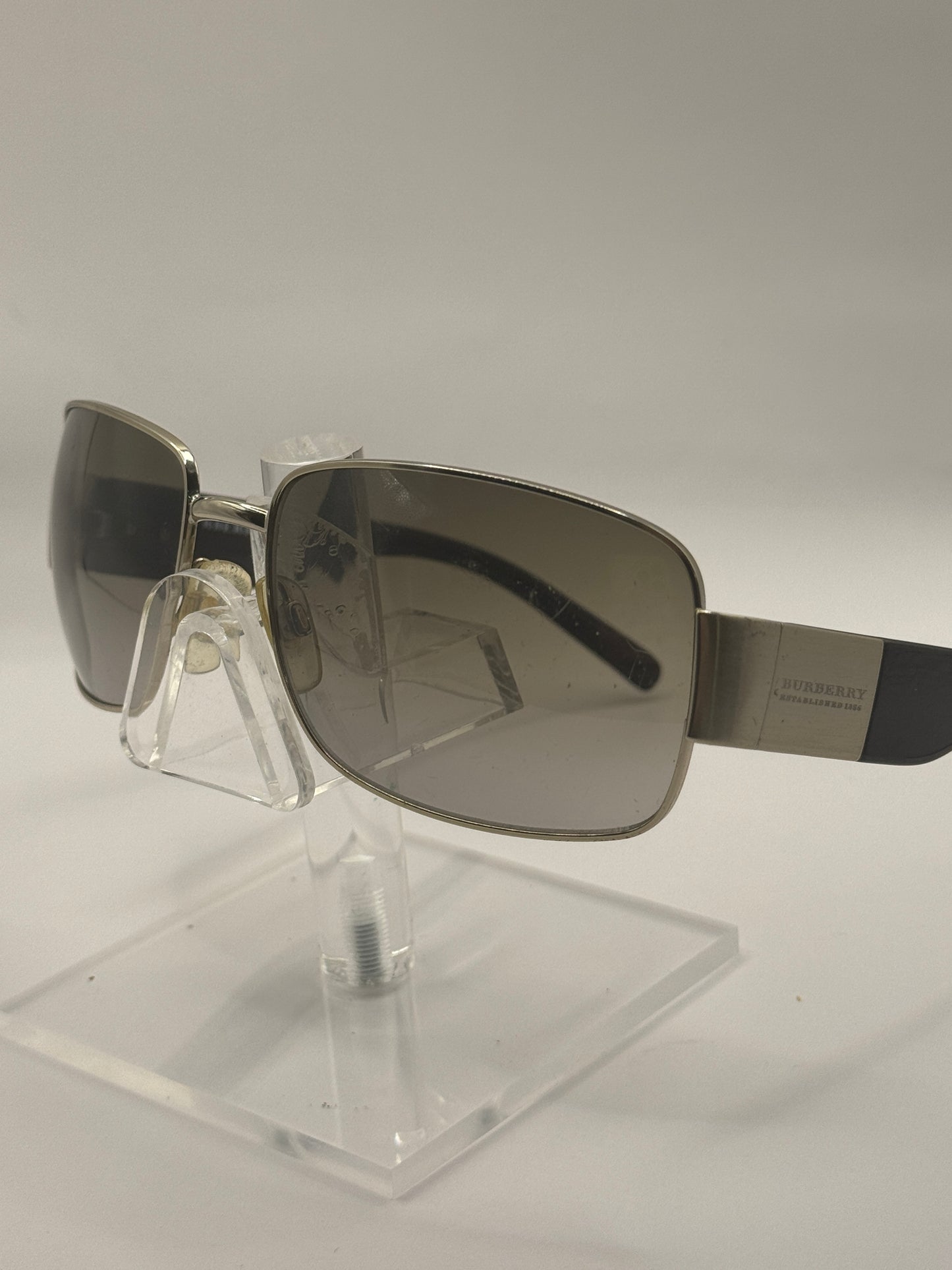 Burberry 3025 Sunglasses in color 100213