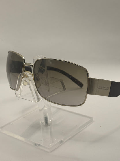 Burberry 3025 Sunglasses in color 100213