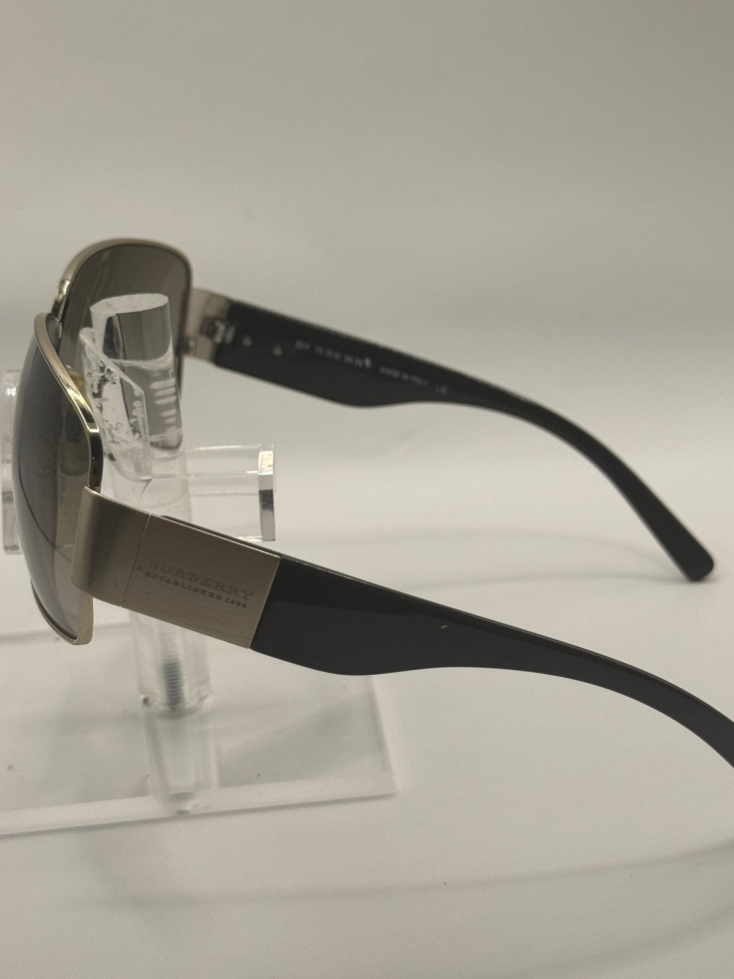 Burberry 3025 Sunglasses in color 100213