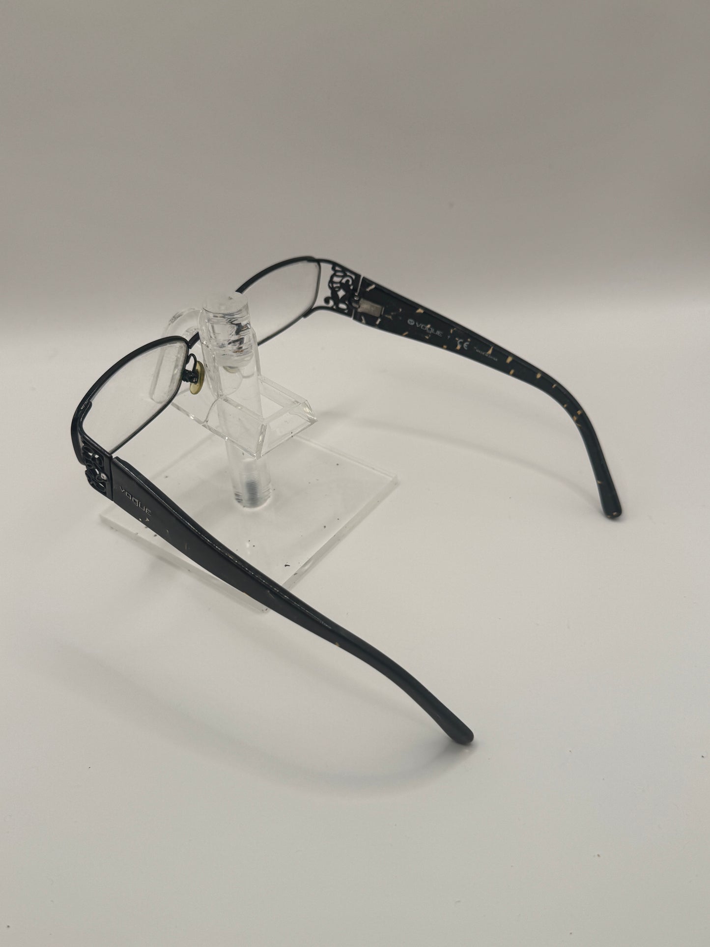 Vogue 3661b Eyeglasses in color 352