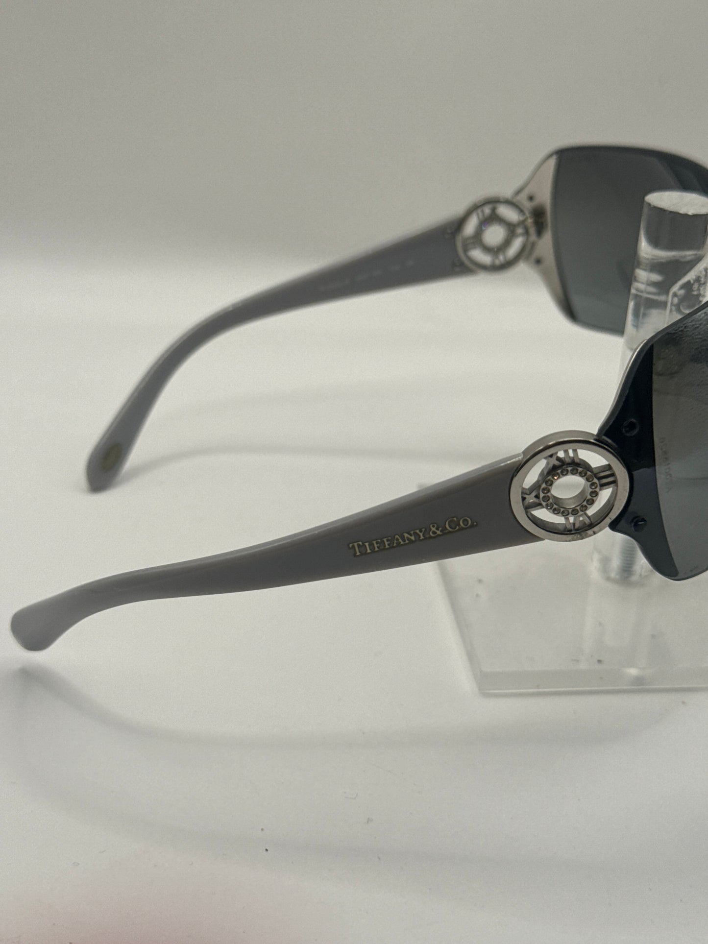 Tiffany 3003b Sunglasses in color 600188