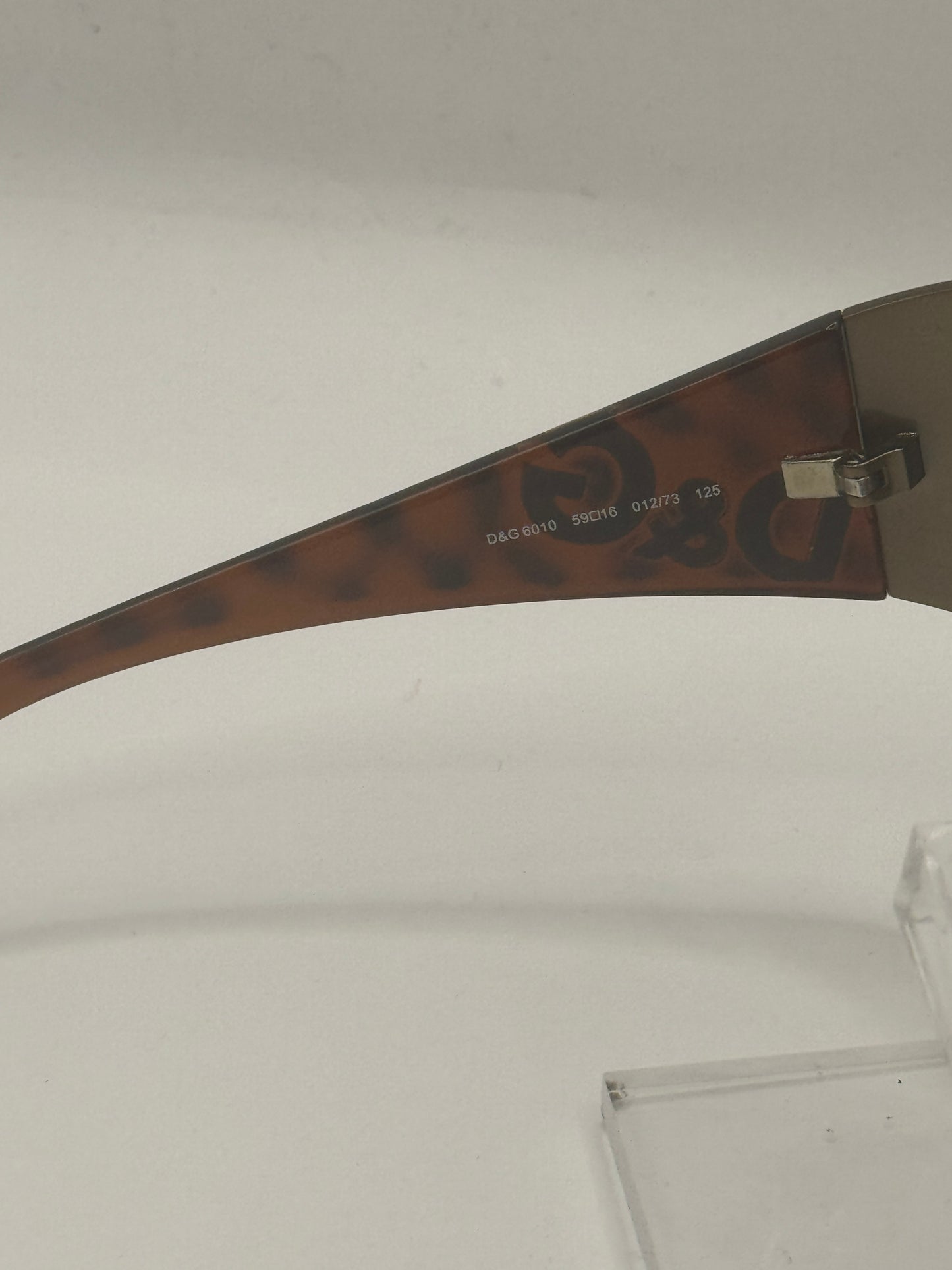 D&g 6010 Sunglasses in color 01273