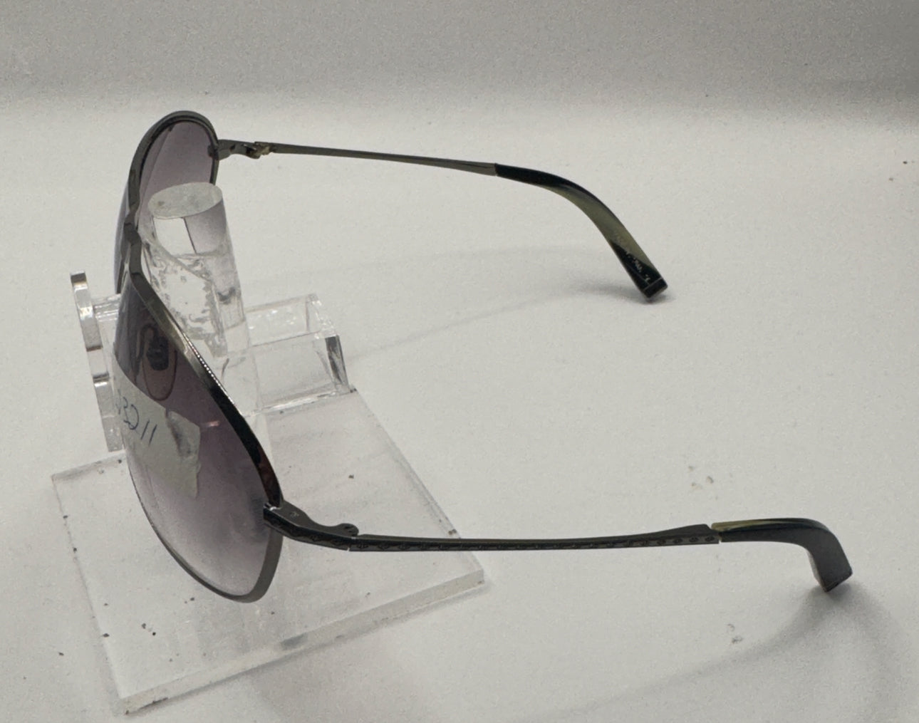 John Varvatos V728 Sunglasses in color Gunmetal
