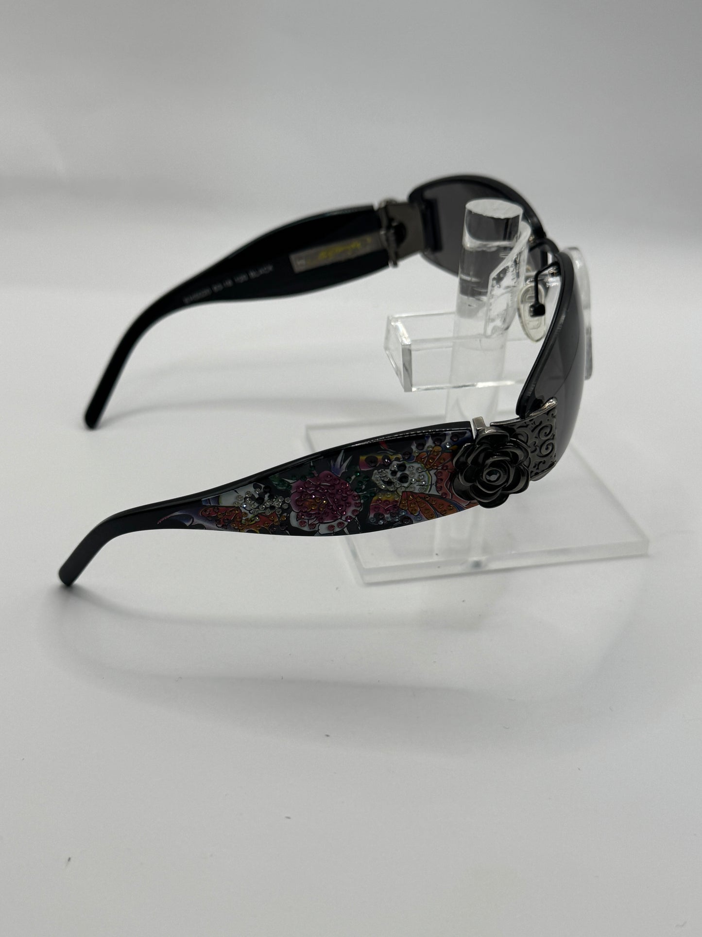 Ed Hardy Ehs 020 Sunglasses in color Black