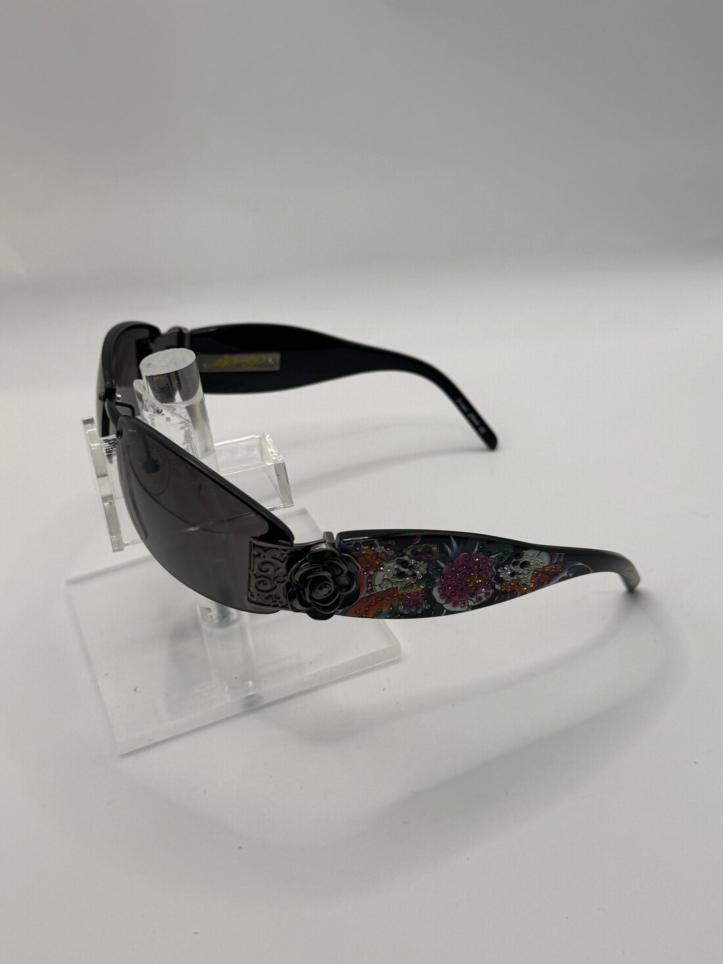 Ed Hardy Ehs 020 Sunglasses in color Black
