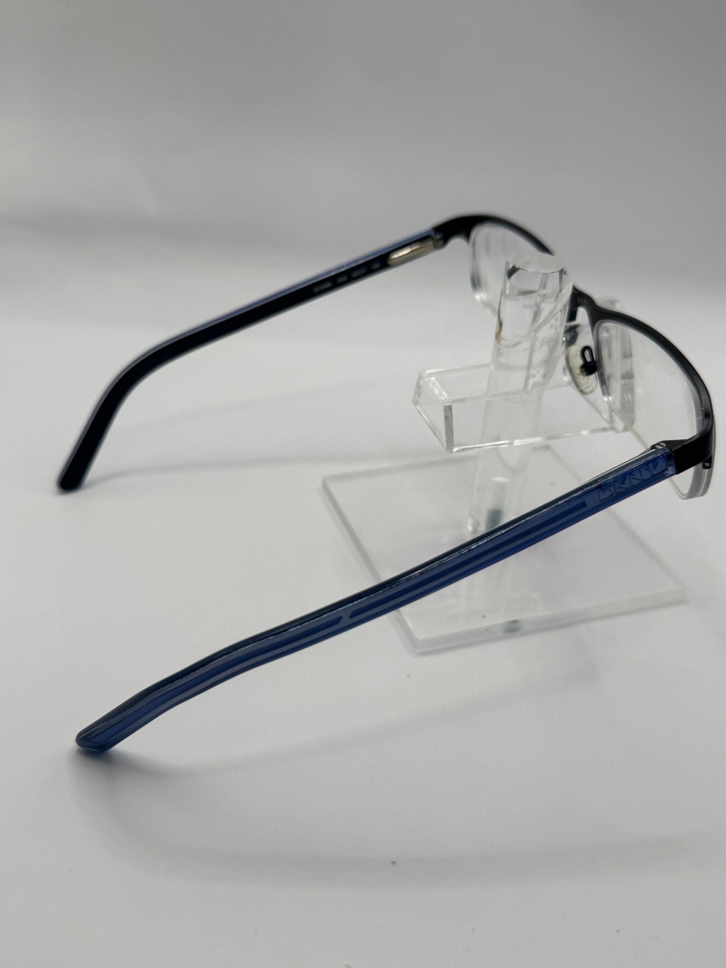 Dkny 5586 Eyeglasses in color 1004