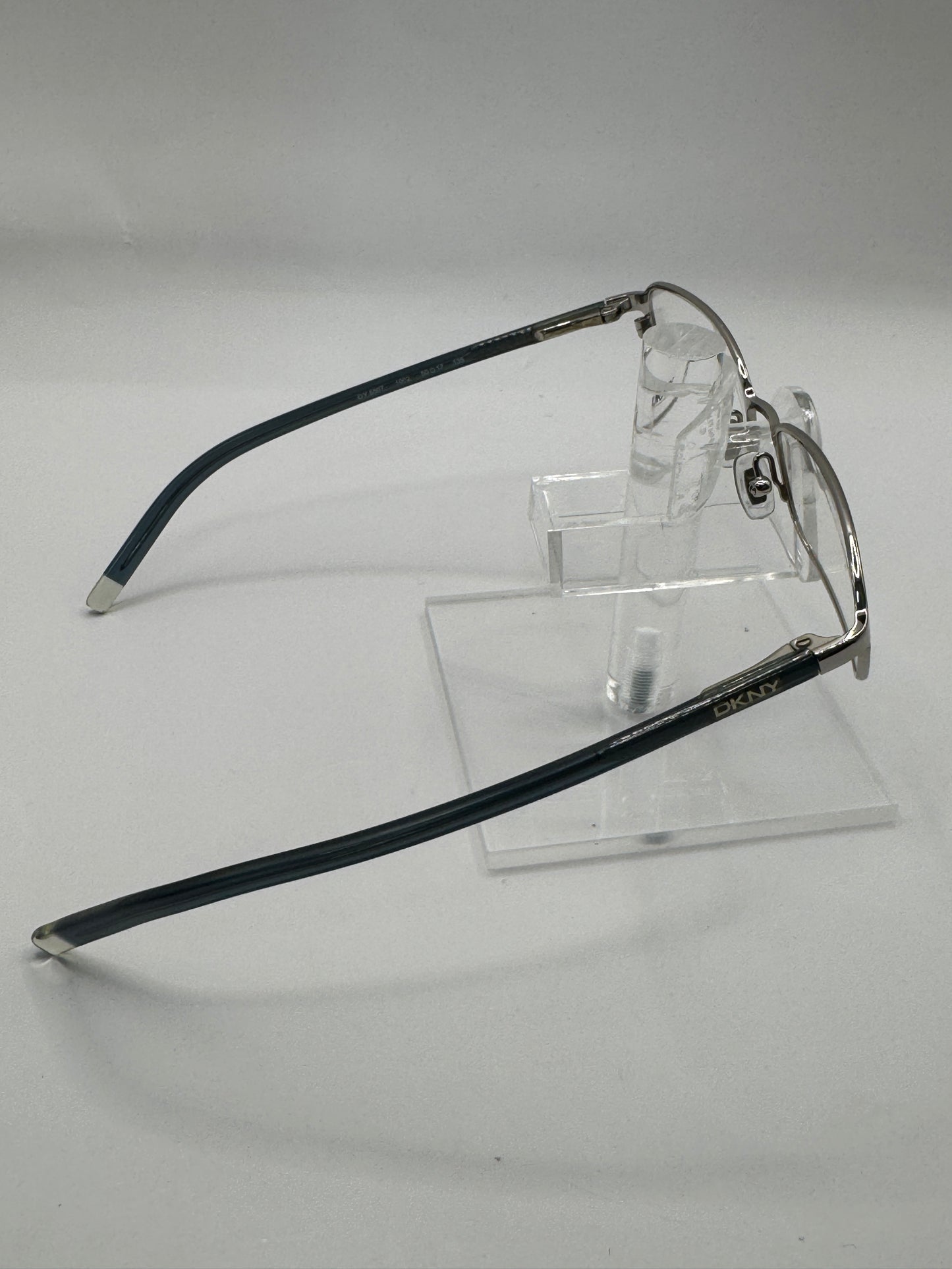 Dkny 5507 Eyeglasses in color 1002