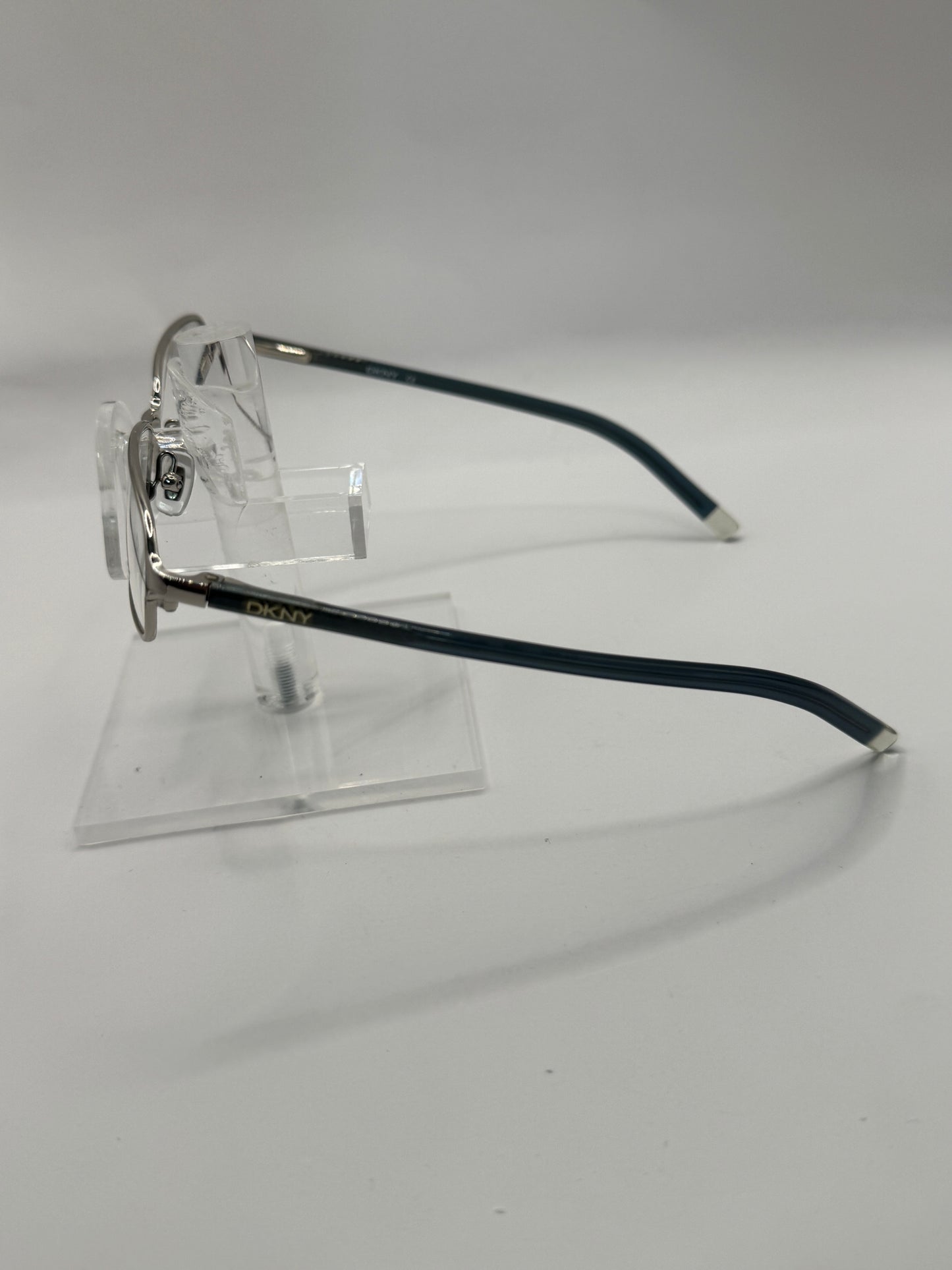 Dkny 5507 Eyeglasses in color 1002