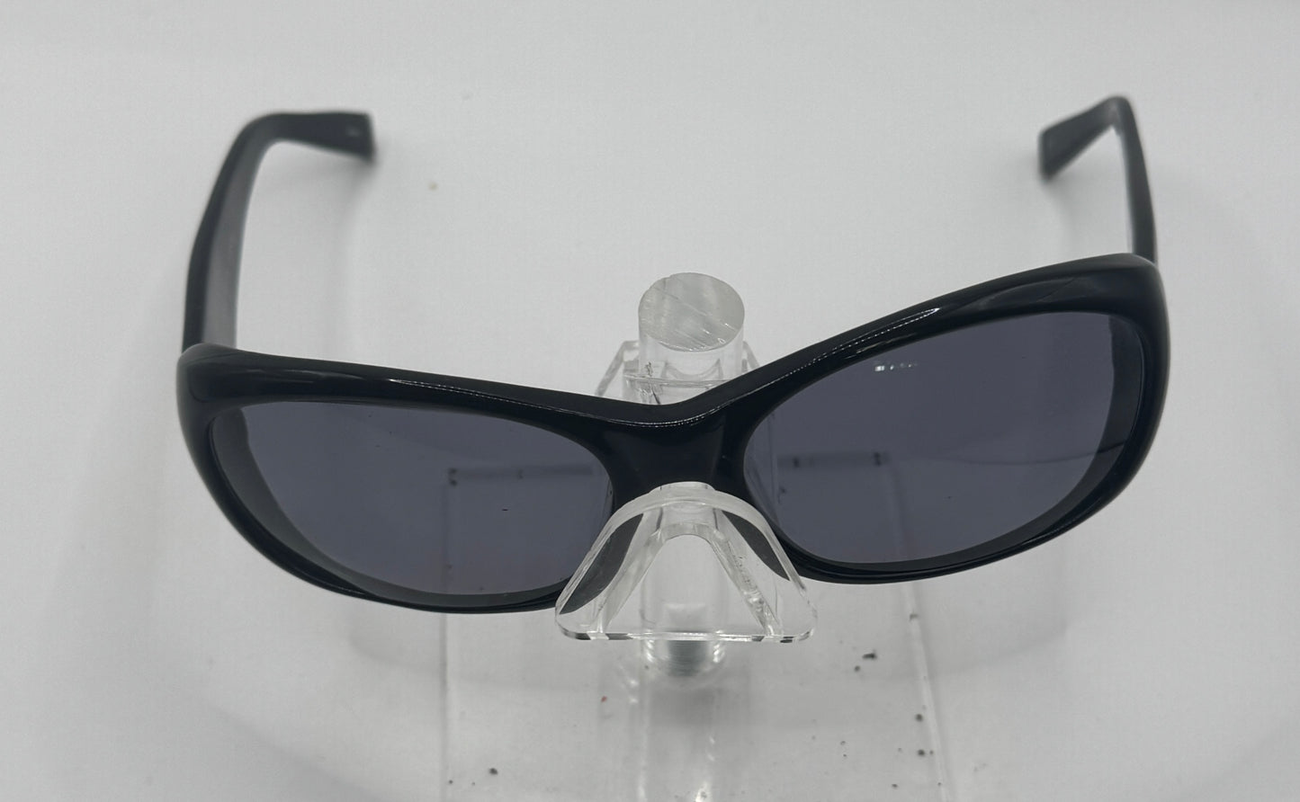Oliver Peoples Phoebe Sunglasses in color Black