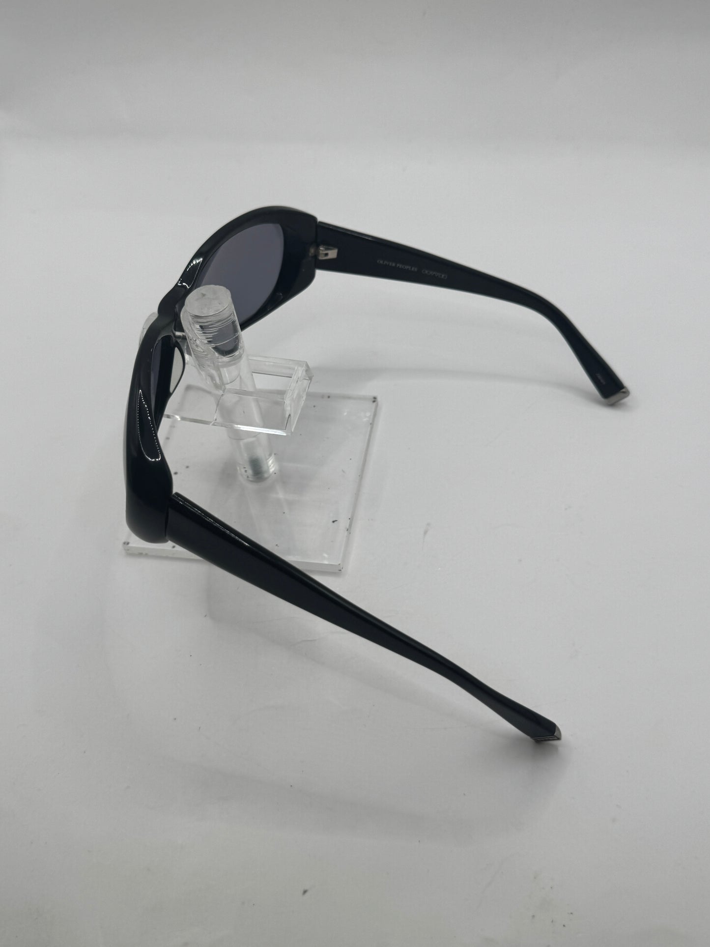 Oliver Peoples Phoebe Sunglasses in color Black