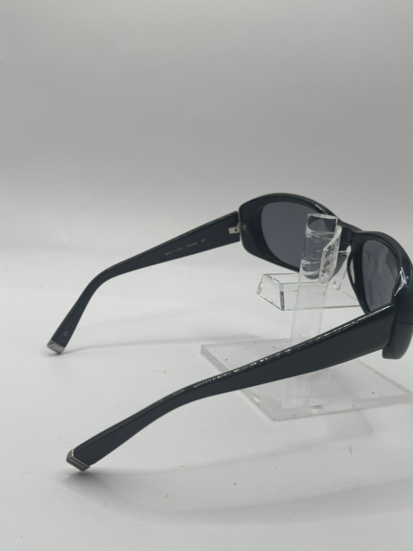 Oliver Peoples Phoebe Sunglasses in color Black