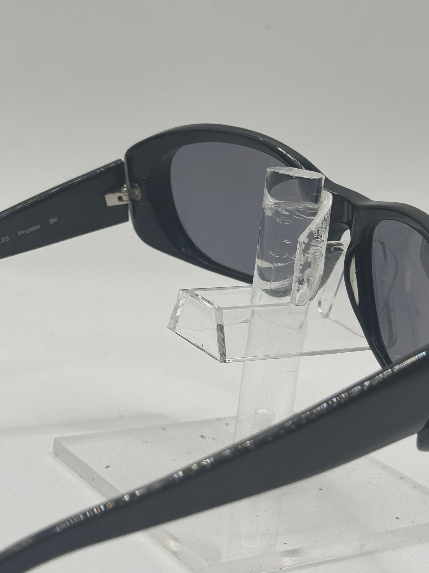Oliver Peoples Phoebe Sunglasses in color Black