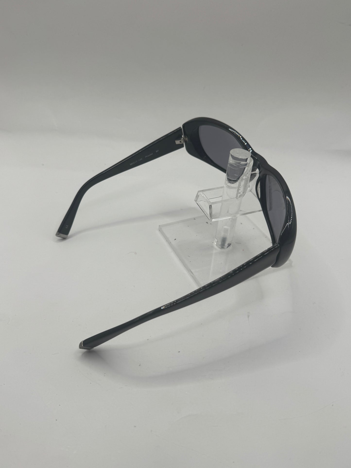 Oliver Peoples Phoebe Sunglasses in color Black