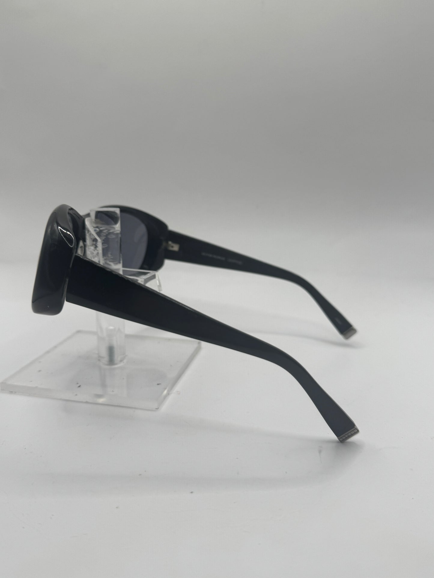 Oliver Peoples Phoebe Sunglasses in color Black