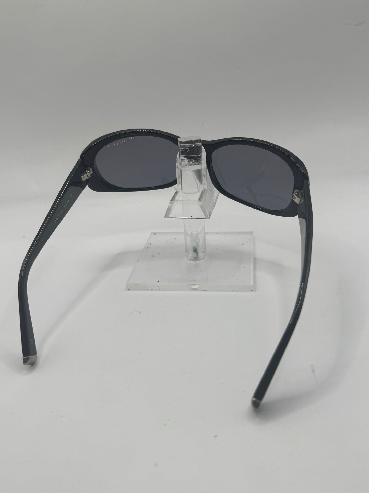 Oliver Peoples Phoebe Sunglasses in color Black