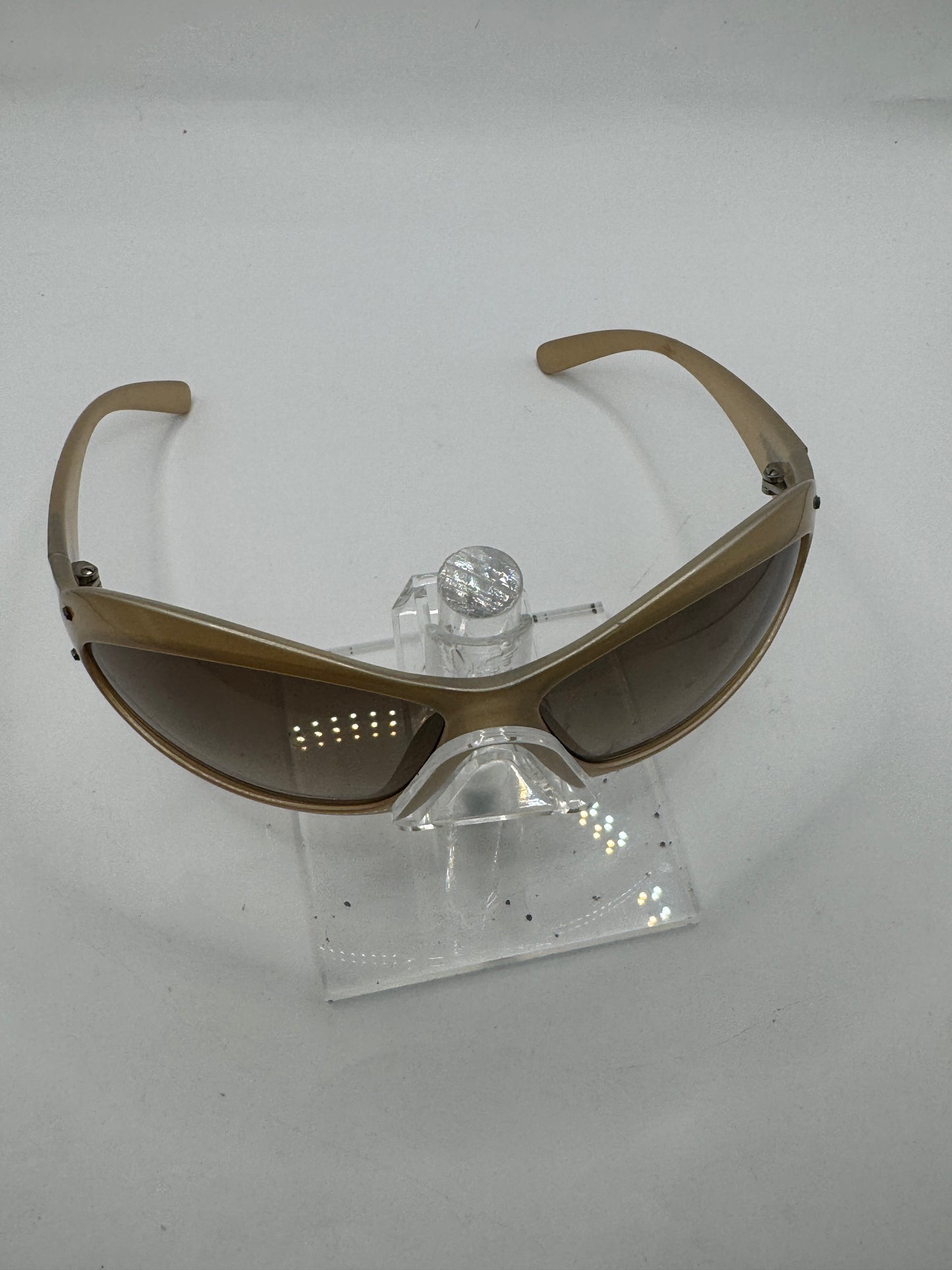 Prada Spr10f Sunglasses in color 3bq6s1