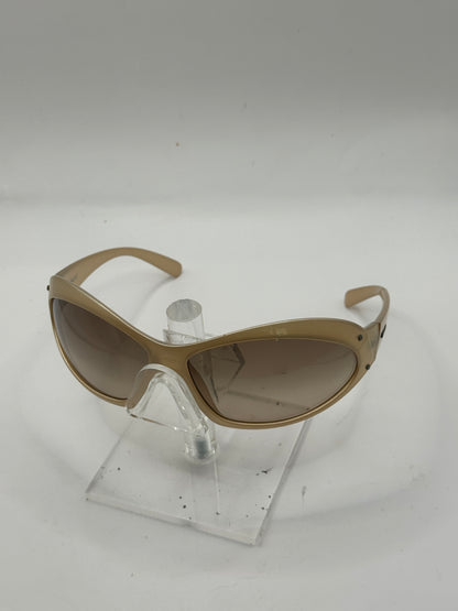 Prada Spr10f Sunglasses in color 3bq6s1