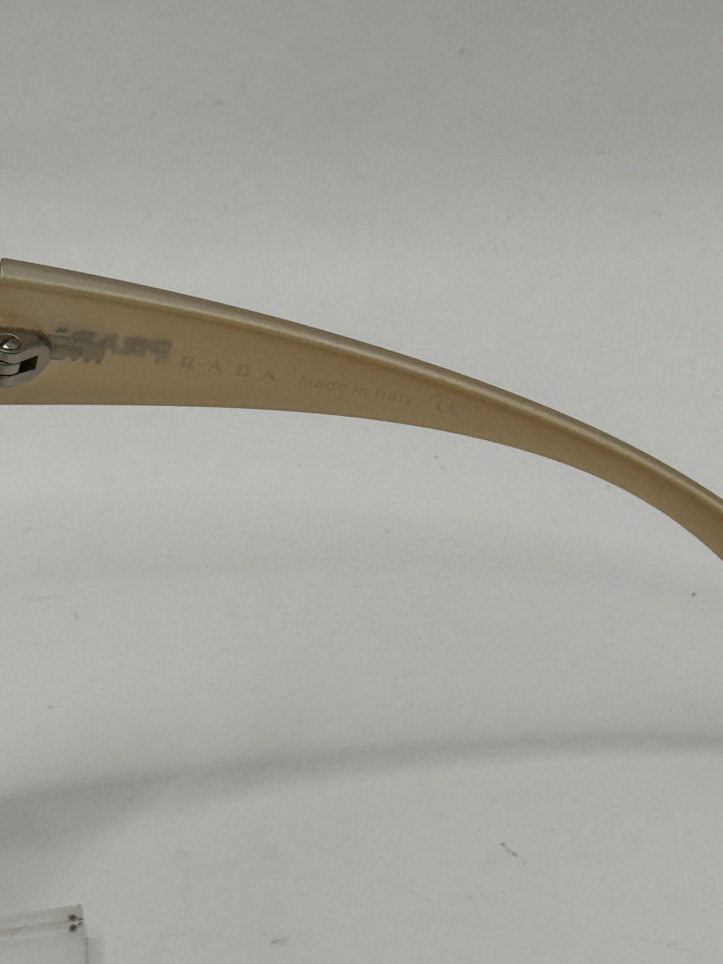 Prada Spr10f Sunglasses in color 3bq6s1