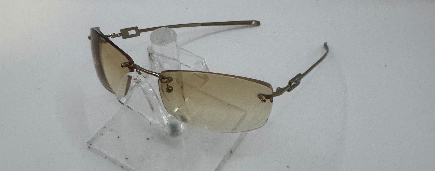 Gucci 1784 Sunglasses in color 000