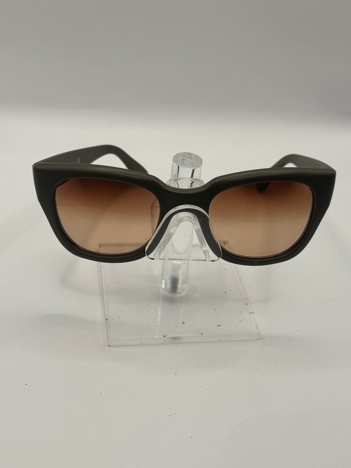 Ray Ban 4178 Sunglasses in color 89013