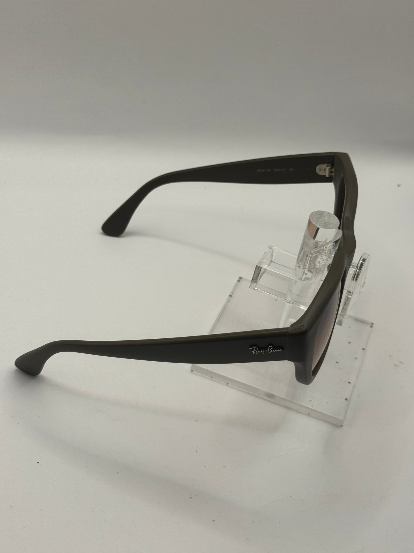 Ray Ban 4178 Sunglasses in color 89013