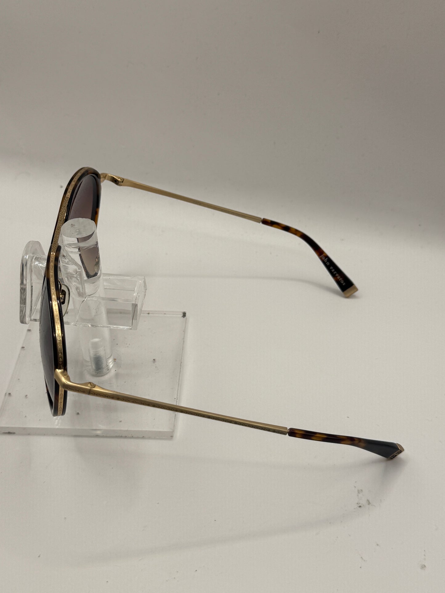 John Varvatos V764 Sunglasses in color Tortoise