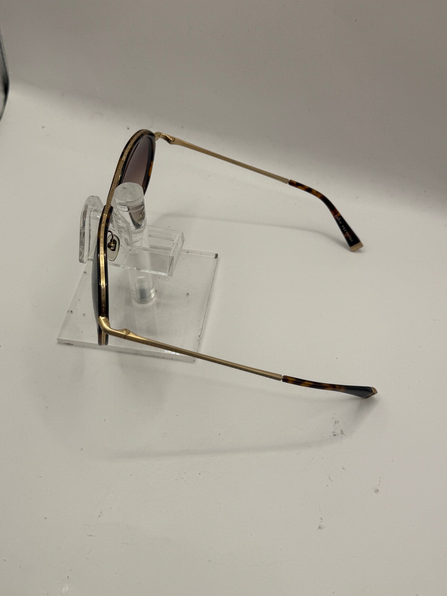 John Varvatos V764 Sunglasses in color Tortoise