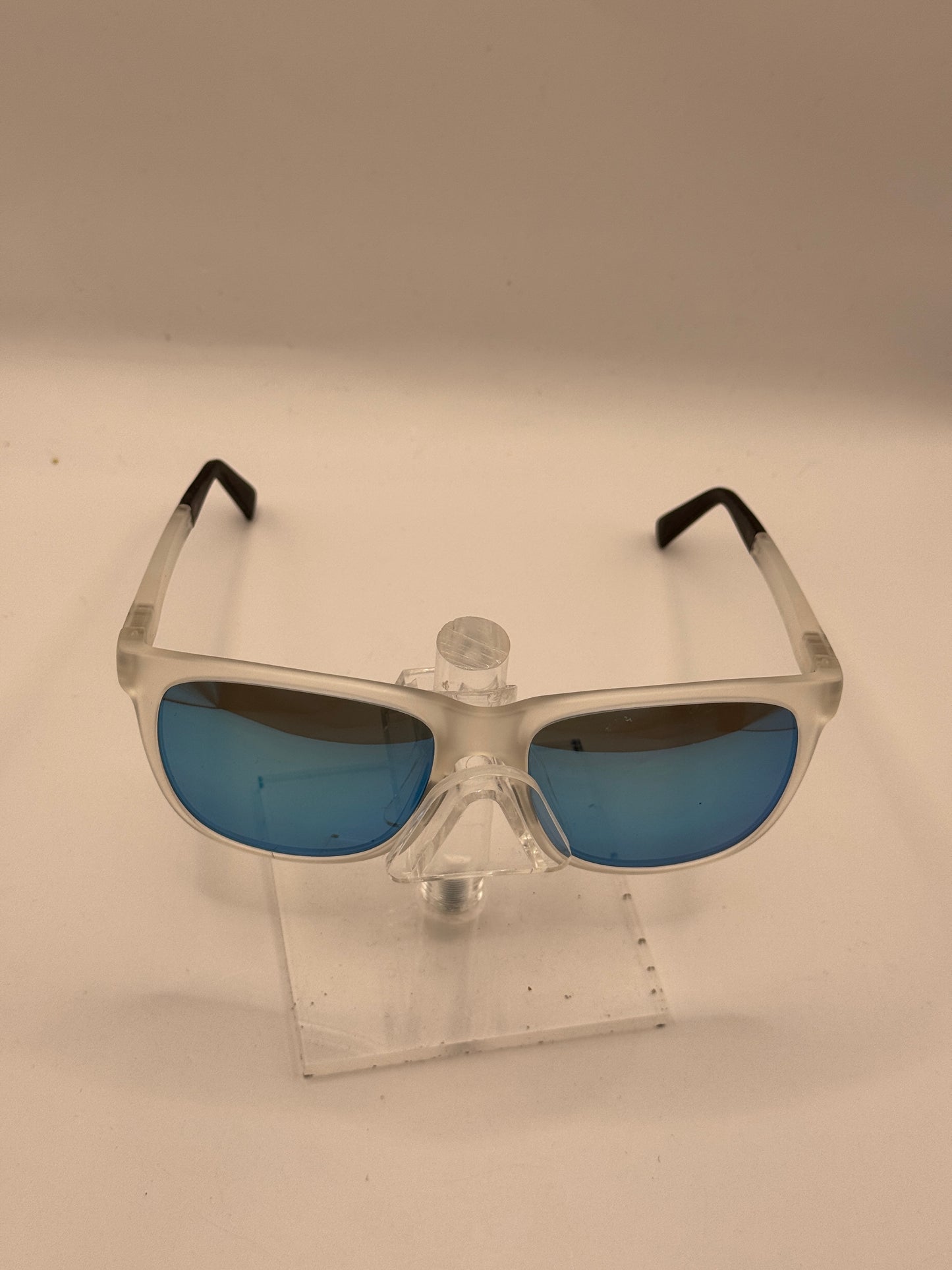 Maui Jim Tail Slide 740 Sunglasses in color 05cm