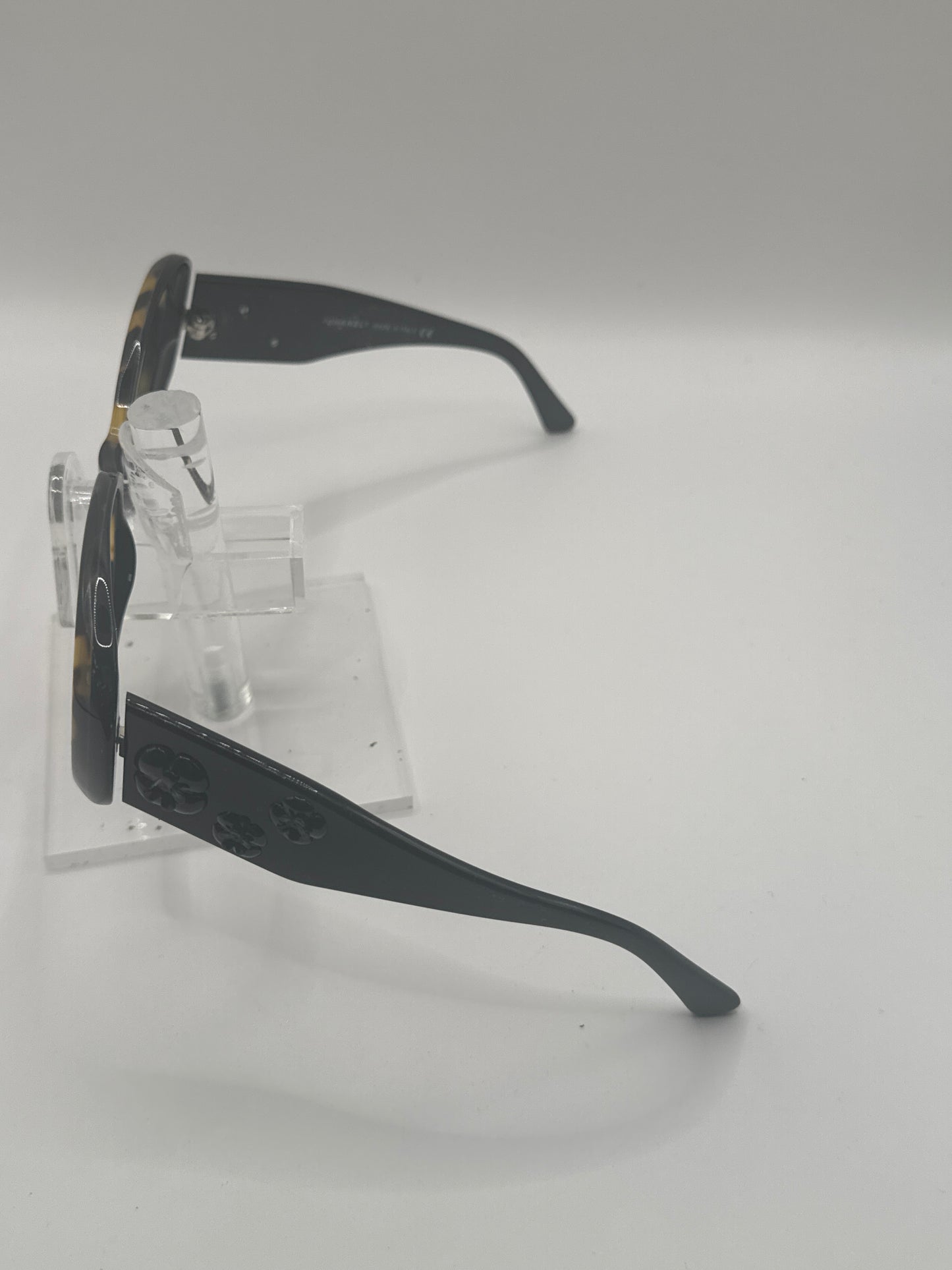 Chanel 5113 Sunglasses in color 106787