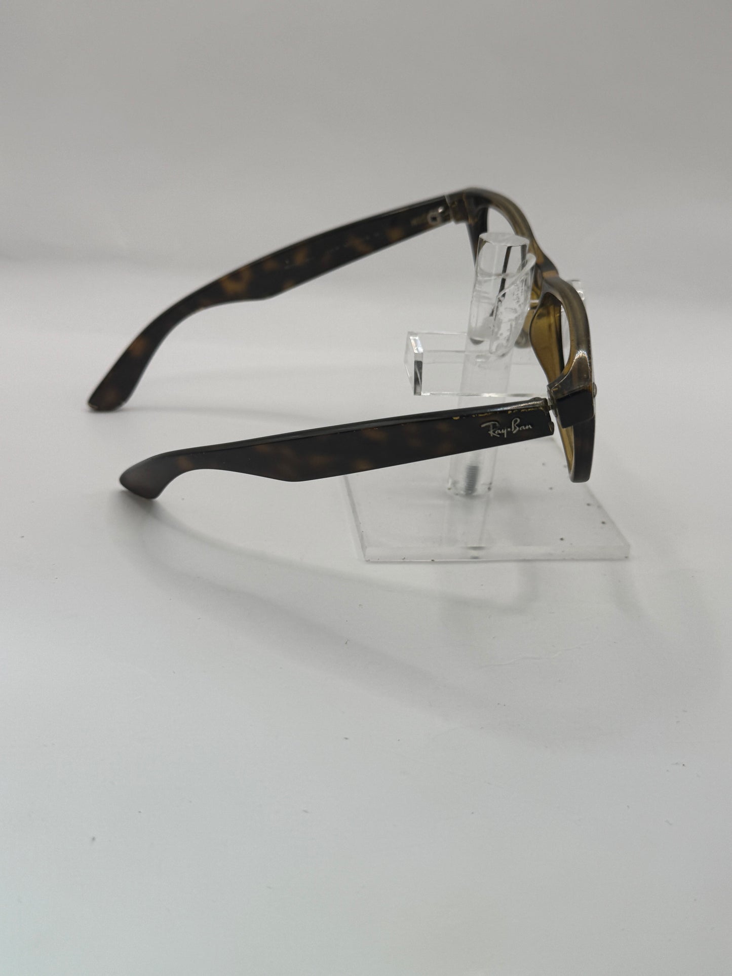 Ray Ban 2132 Sunglasses in color 902